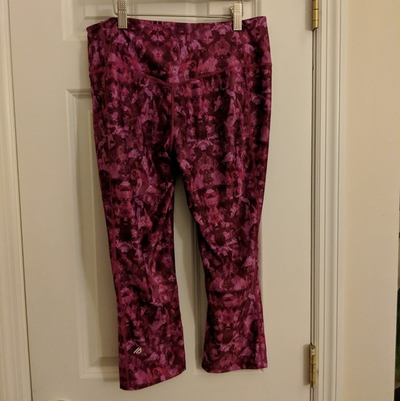 M Eddie Bauer Pink Mosaic Cropped Yoga Pants! - Picture 2 of 4